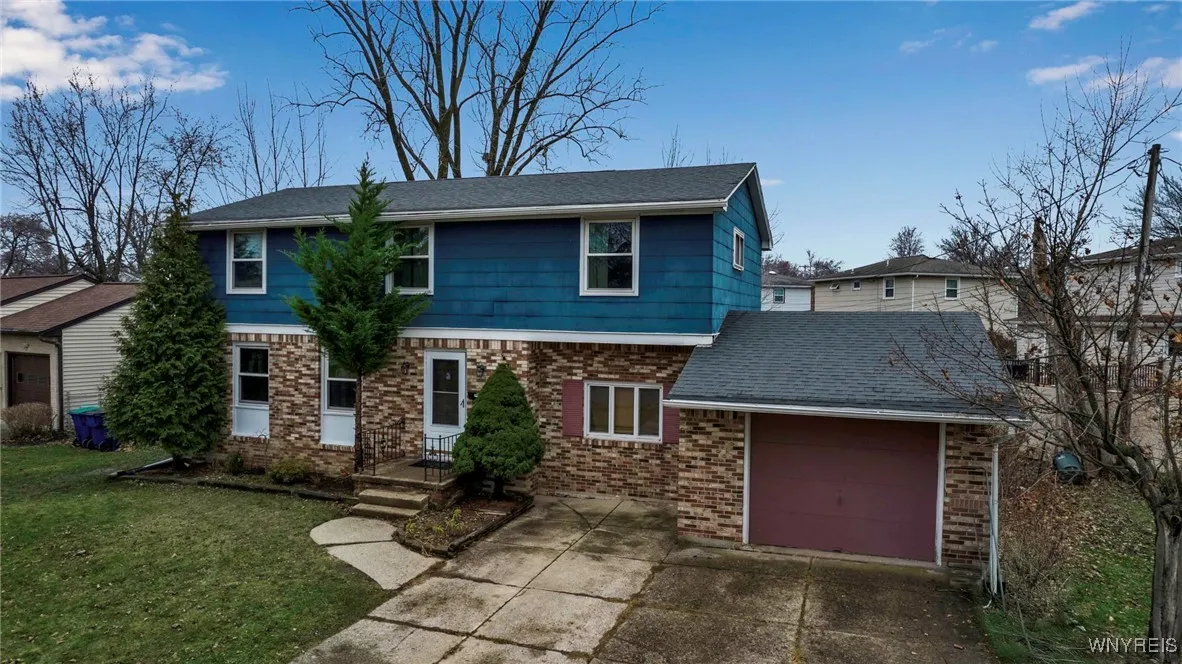 125 Sudbury Lane, Amherst, New York 14221, Amherst, New York 14221, 4 Bedrooms Bedrooms, 12 Rooms Rooms,1 BathroomBathrooms,Residential,Closed,125 Sudbury Lane, Amherst, New York 14221,0,B1581128