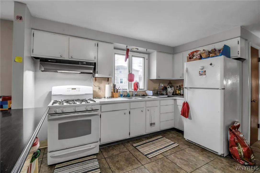 125 Sudbury Lane, Amherst, New York 14221, Amherst, New York 14221, 4 Bedrooms Bedrooms, 12 Rooms Rooms,1 BathroomBathrooms,Residential,Closed,125 Sudbury Lane, Amherst, New York 14221,0,B1581128
