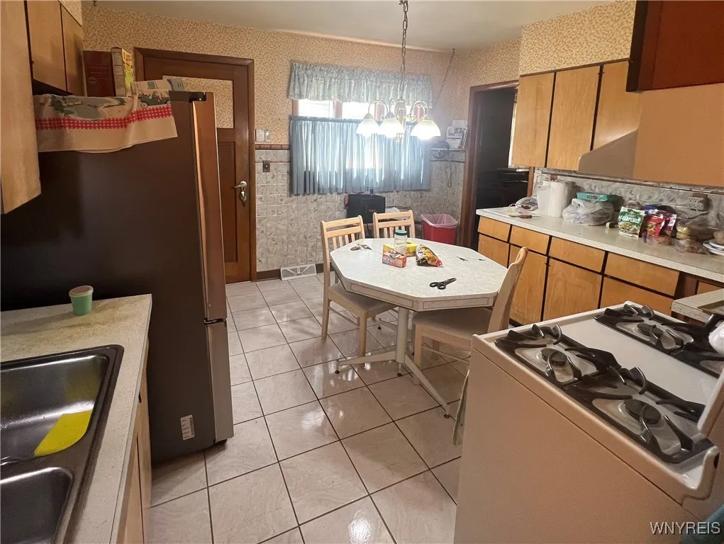 389 Jersey Street, Buffalo, New York 14213, Buffalo, New York 14213, 4 Bedrooms Bedrooms, ,2 BathroomsBathrooms,Residential,Closed,389 Jersey Street, Buffalo, New York 14213,0,B1580350