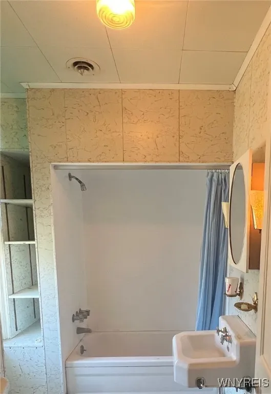 389 Jersey Street, Buffalo, New York 14213, Buffalo, New York 14213, 4 Bedrooms Bedrooms, ,2 BathroomsBathrooms,Residential,Closed,389 Jersey Street, Buffalo, New York 14213,0,B1580350