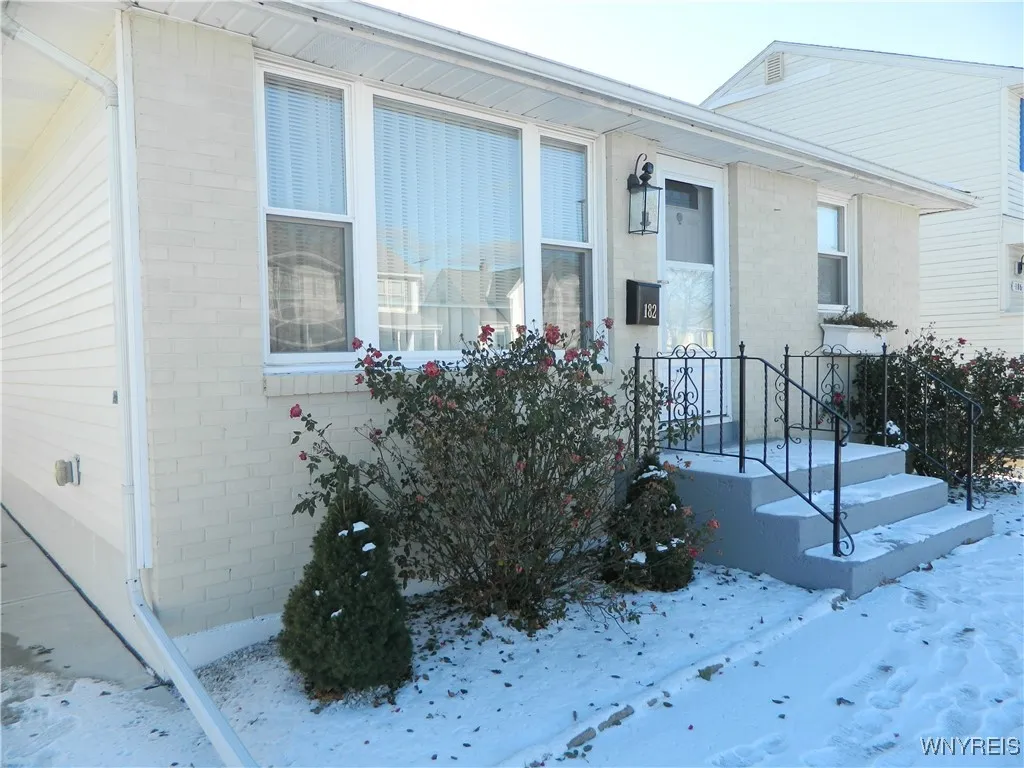 182 Hoover Avenue, Tonawanda-town, New York 14217, Tonawanda, New York 14217, 3 Bedrooms Bedrooms, 6 Rooms Rooms,1 BathroomBathrooms,Residential,Closed,182 Hoover Avenue, Tonawanda-town, New York 14217,0,B1581207