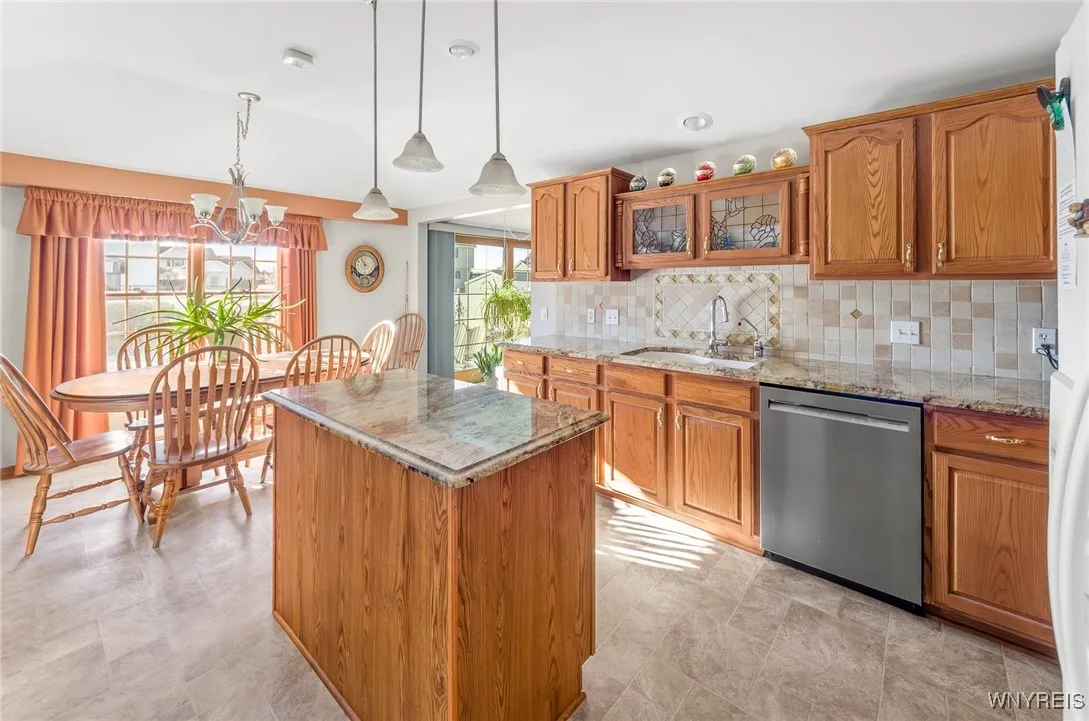 8943 Amy Leigh Lane, Clarence, New York 14032, Clarence, New York 14032, 3 Bedrooms Bedrooms, 6 Rooms Rooms,2 BathroomsBathrooms,Residential,Closed,8943 Amy Leigh Lane, Clarence, New York 14032,0,B1581373