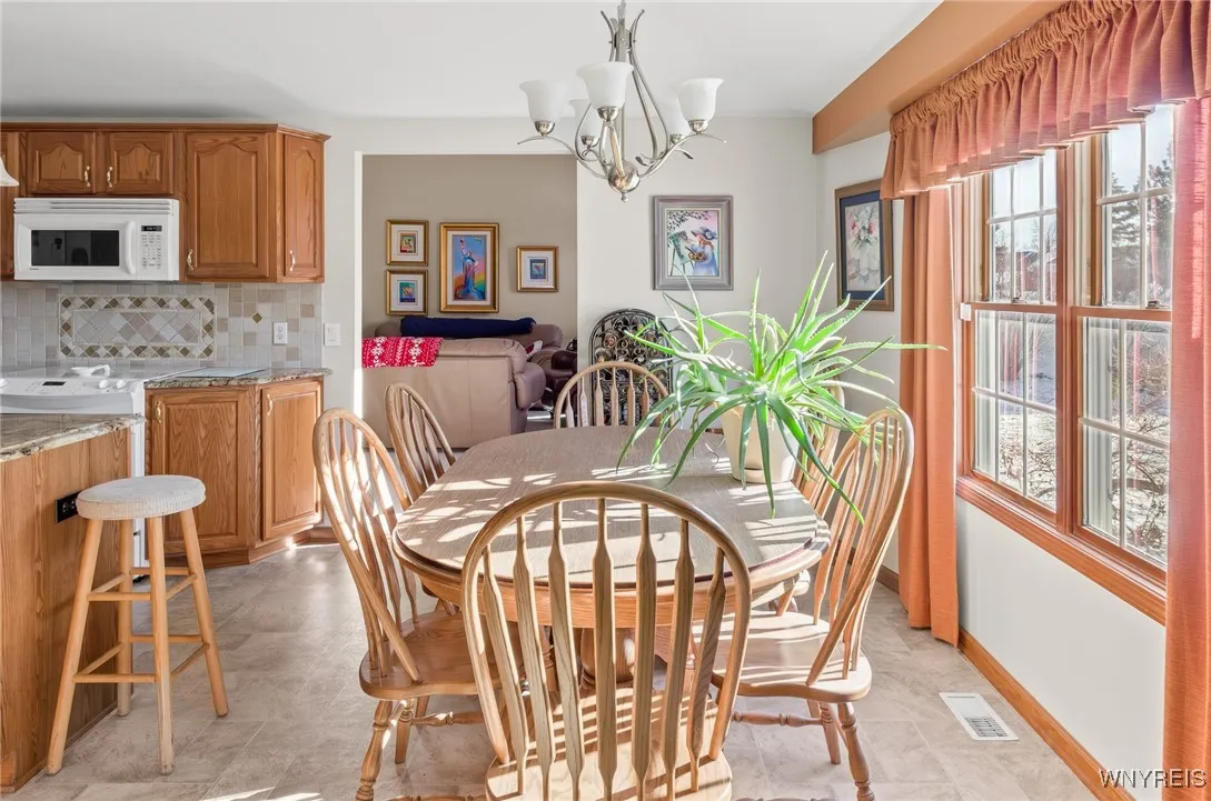 8943 Amy Leigh Lane, Clarence, New York 14032, Clarence, New York 14032, 3 Bedrooms Bedrooms, 6 Rooms Rooms,2 BathroomsBathrooms,Residential,Closed,8943 Amy Leigh Lane, Clarence, New York 14032,0,B1581373
