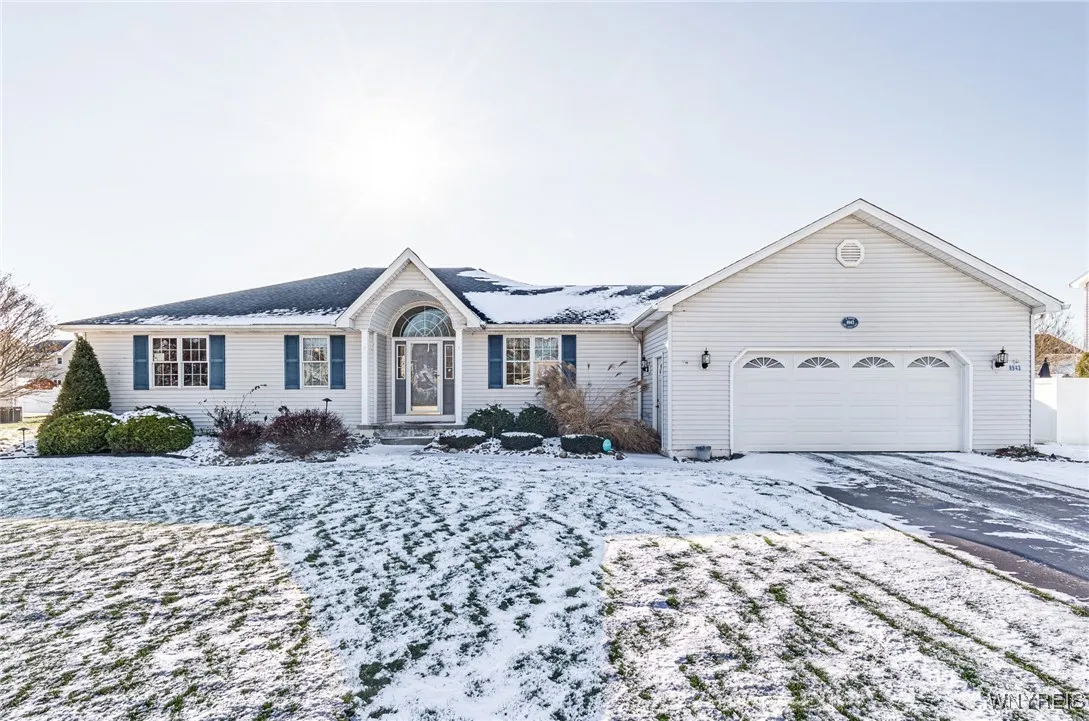 8943 Amy Leigh Lane, Clarence, New York 14032, Clarence, New York 14032, 3 Bedrooms Bedrooms, 6 Rooms Rooms,2 BathroomsBathrooms,Residential,Closed,8943 Amy Leigh Lane, Clarence, New York 14032,0,B1581373