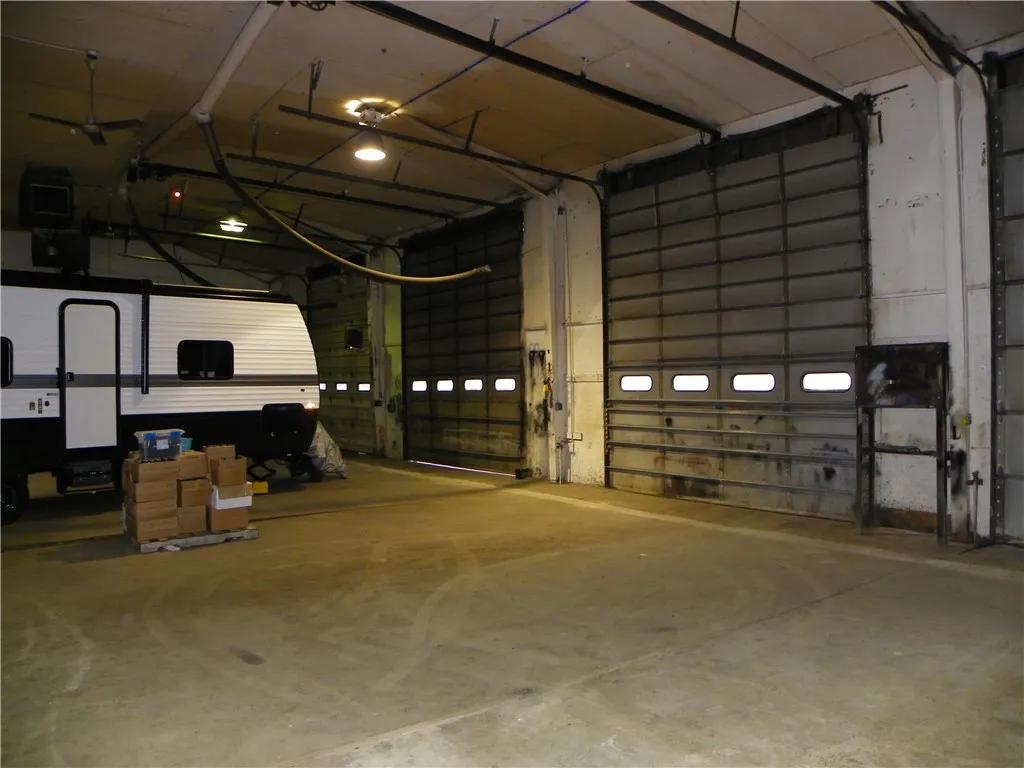 4 overhead doors w exhaust venting