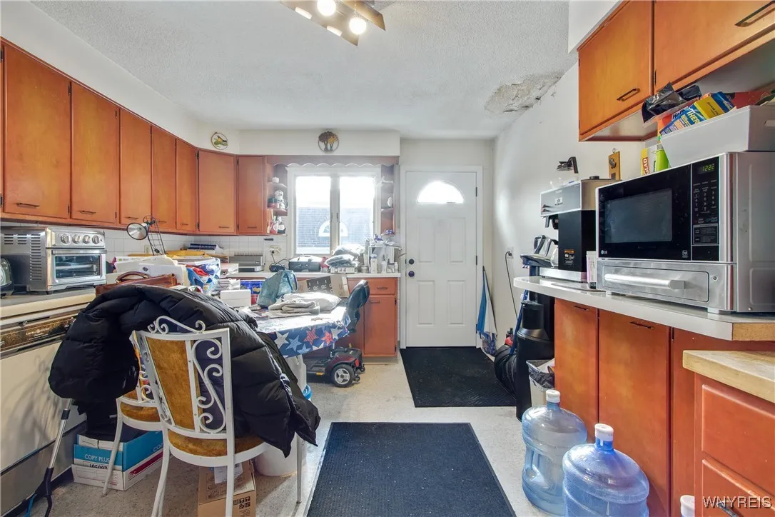 2025 Clinton Street, Buffalo, New York 14206, Buffalo, New York 14206, 4 Bedrooms Bedrooms, 8 Rooms Rooms,2 BathroomsBathrooms,Residential,Closed,2025 Clinton Street, Buffalo, New York 14206,0,B1581381