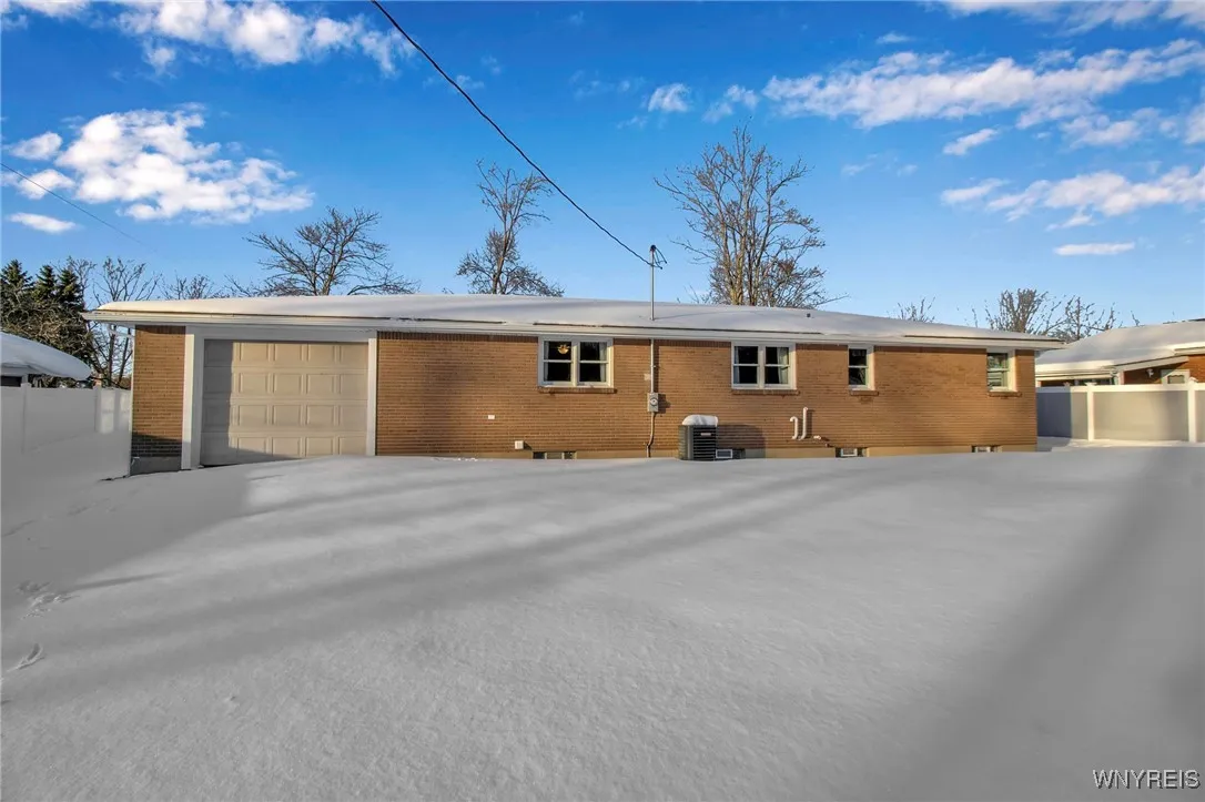 1635 South Bend Lane, Hamburg, New York 14085, Hamburg, New York 14085, 3 Bedrooms Bedrooms, 7 Rooms Rooms,2 BathroomsBathrooms,Residential,Closed,1635 South Bend Lane, Hamburg, New York 14085,0,B1581478
