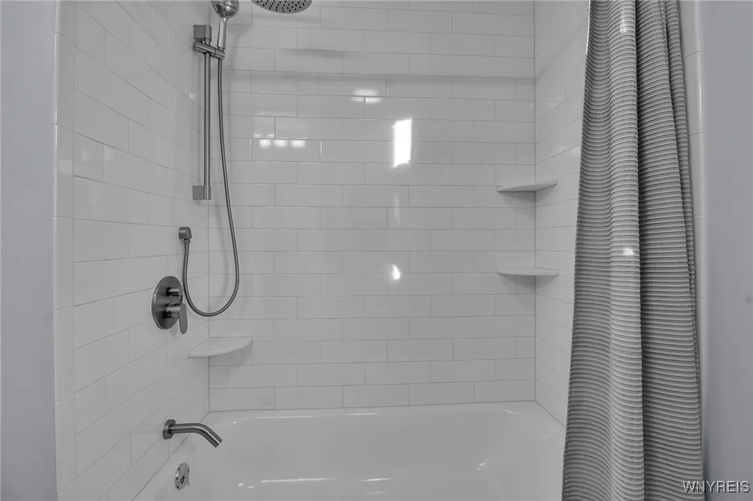 1635 South Bend Lane, Hamburg, New York 14085, Hamburg, New York 14085, 3 Bedrooms Bedrooms, 7 Rooms Rooms,2 BathroomsBathrooms,Residential,Closed,1635 South Bend Lane, Hamburg, New York 14085,0,B1581478