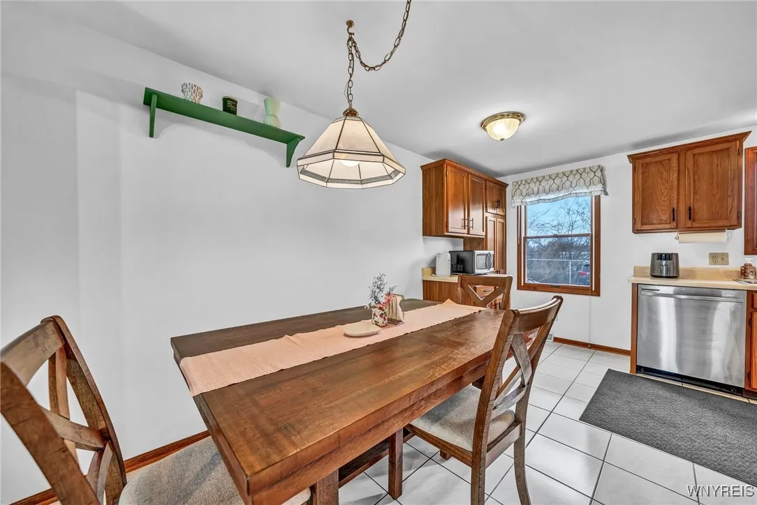 553 Burroughs Drive, Amherst, New York 14226, Amherst, New York 14226, 2 Bedrooms Bedrooms, 6 Rooms Rooms,2 BathroomsBathrooms,Residential,Closed,553 Burroughs Drive, Amherst, New York 14226,0,B1581521