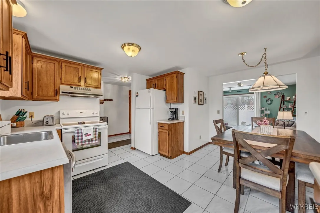 553 Burroughs Drive, Amherst, New York 14226, Amherst, New York 14226, 2 Bedrooms Bedrooms, 6 Rooms Rooms,2 BathroomsBathrooms,Residential,Closed,553 Burroughs Drive, Amherst, New York 14226,0,B1581521