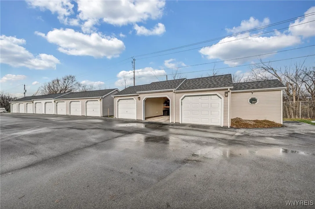 553 Burroughs Drive, Amherst, New York 14226, Amherst, New York 14226, 2 Bedrooms Bedrooms, 6 Rooms Rooms,2 BathroomsBathrooms,Residential,Closed,553 Burroughs Drive, Amherst, New York 14226,0,B1581521