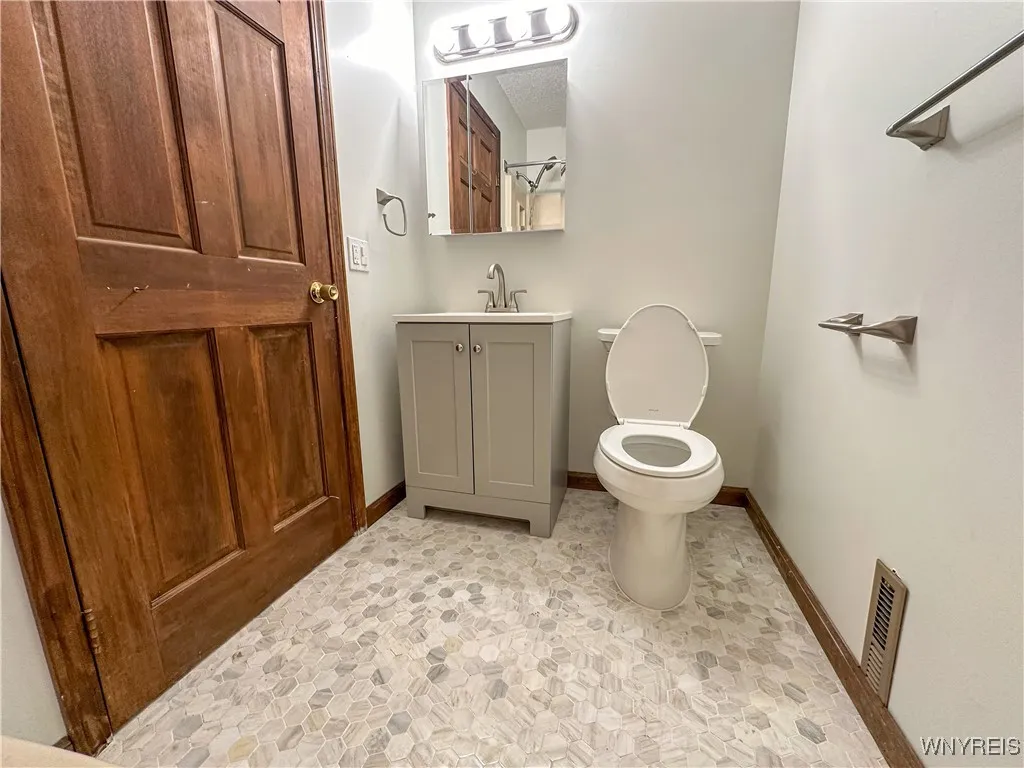 322 Summer Street 322, Buffalo, New York 14222, Buffalo, New York 14222, 2 Bedrooms Bedrooms, 7 Rooms Rooms,1 BathroomBathrooms,Residential Lease,Closed,322 Summer Street 322, Buffalo, New York 14222,0,B1581571