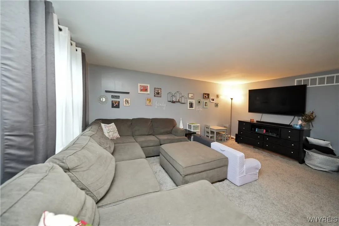 1780 Fix Road, Grand Island, New York 14072, Grand Island, New York 14072, 3 Bedrooms Bedrooms, 8 Rooms Rooms,2 BathroomsBathrooms,Residential,Closed,1780 Fix Road, Grand Island, New York 14072,0,B1581456