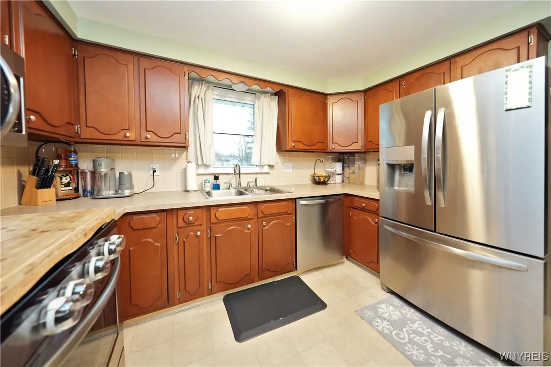 1780 Fix Road, Grand Island, New York 14072, Grand Island, New York 14072, 3 Bedrooms Bedrooms, 8 Rooms Rooms,2 BathroomsBathrooms,Residential,Closed,1780 Fix Road, Grand Island, New York 14072,0,B1581456