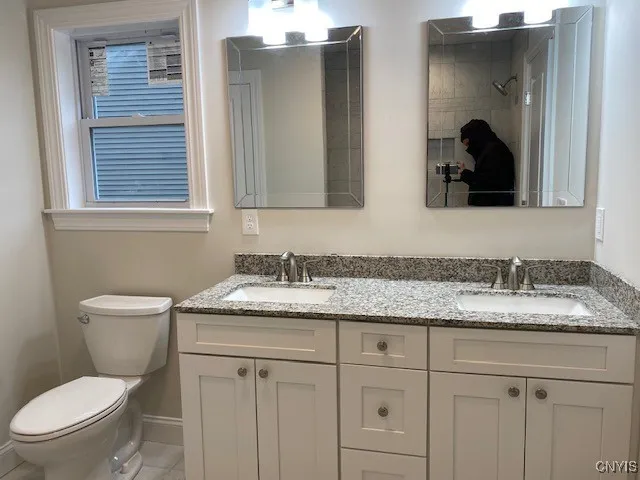 Double sinks in master Bath