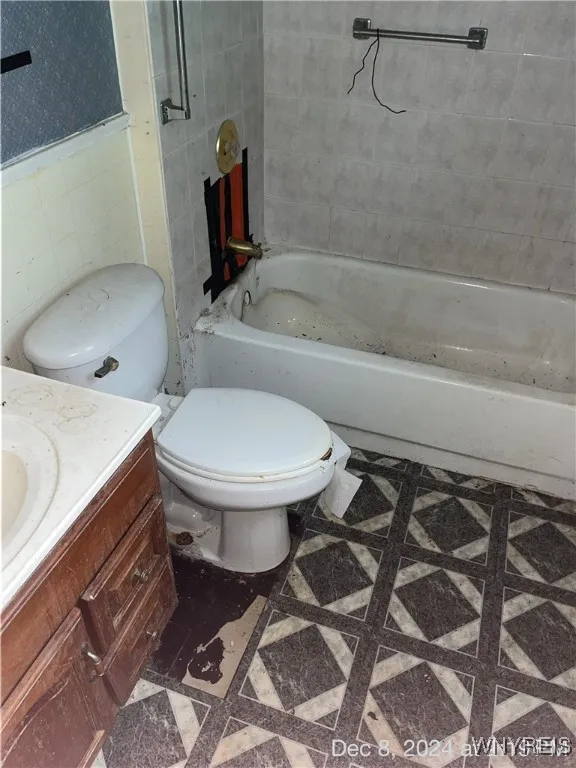 228 Cable Street, Buffalo, New York 14206, Buffalo, New York 14206, 3 Bedrooms Bedrooms, 6 Rooms Rooms,1 BathroomBathrooms,Residential,Closed,228 Cable Street, Buffalo, New York 14206,0,B1581646