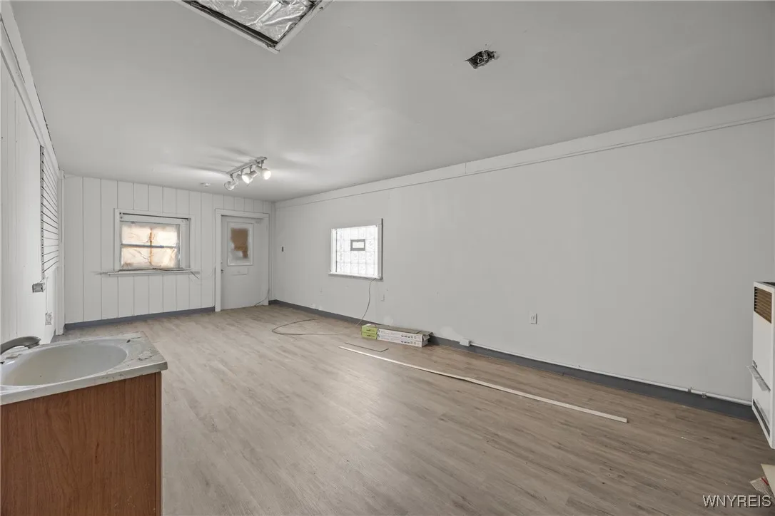 2318 Niagara Street, Niagara Falls, New York 14303, Niagara Falls, New York 14303, ,Commercial Lease,For Rent,2318 Niagara Street, Niagara Falls, New York 14303,0,B1581729