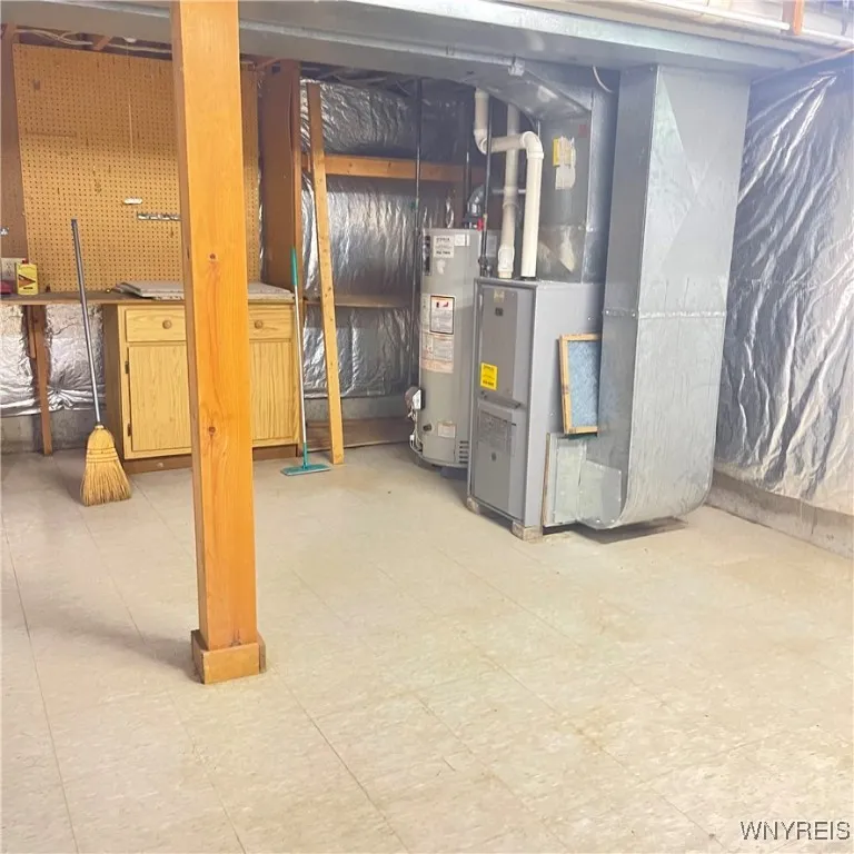 24 In The Woods Lane, West Seneca, New York 14224, West Seneca, New York 14224, 3 Bedrooms Bedrooms, 6 Rooms Rooms,1 BathroomBathrooms,Residential,Closed,24 In The Woods Lane, West Seneca, New York 14224,0,B1581745