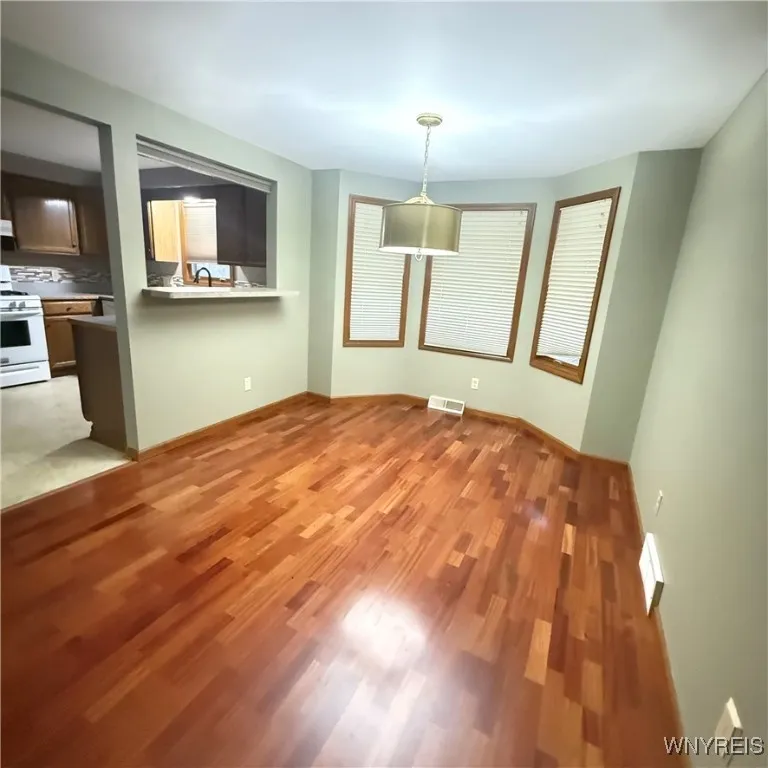 Dining rm