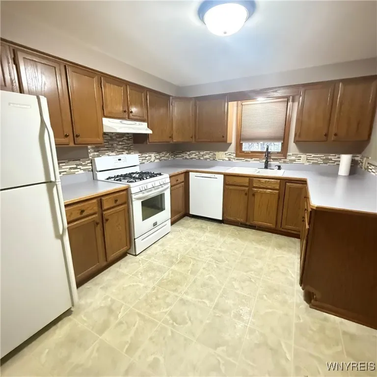 24 In The Woods Lane, West Seneca, New York 14224, West Seneca, New York 14224, 3 Bedrooms Bedrooms, 6 Rooms Rooms,1 BathroomBathrooms,Residential,Closed,24 In The Woods Lane, West Seneca, New York 14224,0,B1581745