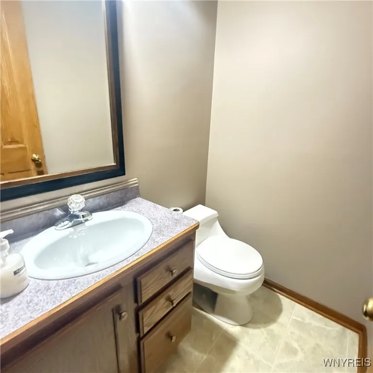 first floor 1/2 bath