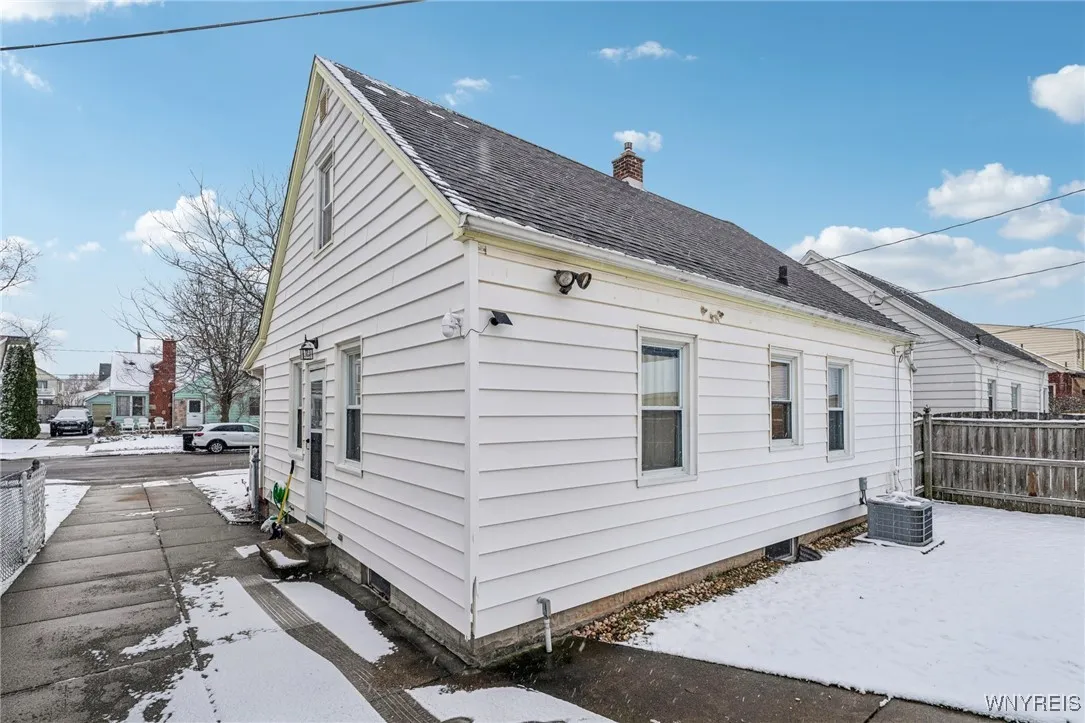 143 Hamilton Boulevard, Tonawanda-town, New York 1, Tonawanda, New York 14217, 3 Bedrooms Bedrooms, 7 Rooms Rooms,2 BathroomsBathrooms,Residential,Closed,143 Hamilton Boulevard, Tonawanda-town, New York 1,0,B1581807
