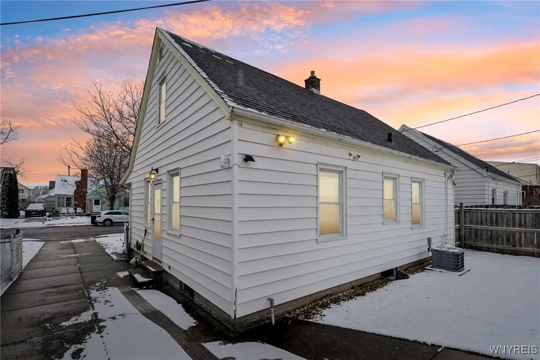 143 Hamilton Boulevard, Tonawanda-town, New York 1, Tonawanda, New York 14217, 3 Bedrooms Bedrooms, 7 Rooms Rooms,2 BathroomsBathrooms,Residential,Closed,143 Hamilton Boulevard, Tonawanda-town, New York 1,0,B1581807