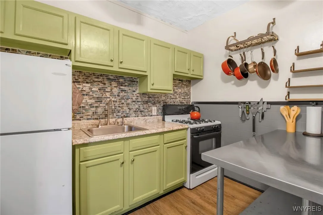 46 College Street 1, Buffalo, New York 14201, Buffalo, New York 14201, 2 Bedrooms Bedrooms, 5 Rooms Rooms,1 BathroomBathrooms,Residential Lease,Closed,46 College Street 1, Buffalo, New York 14201,0,B1582076