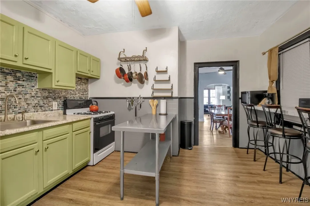 46 College Street 1, Buffalo, New York 14201, Buffalo, New York 14201, 2 Bedrooms Bedrooms, 5 Rooms Rooms,1 BathroomBathrooms,Residential Lease,Closed,46 College Street 1, Buffalo, New York 14201,0,B1582076