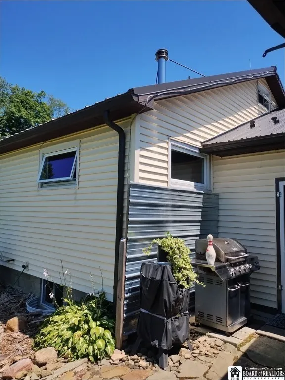 Outdoor grilling area - just around the corner from the man garage door