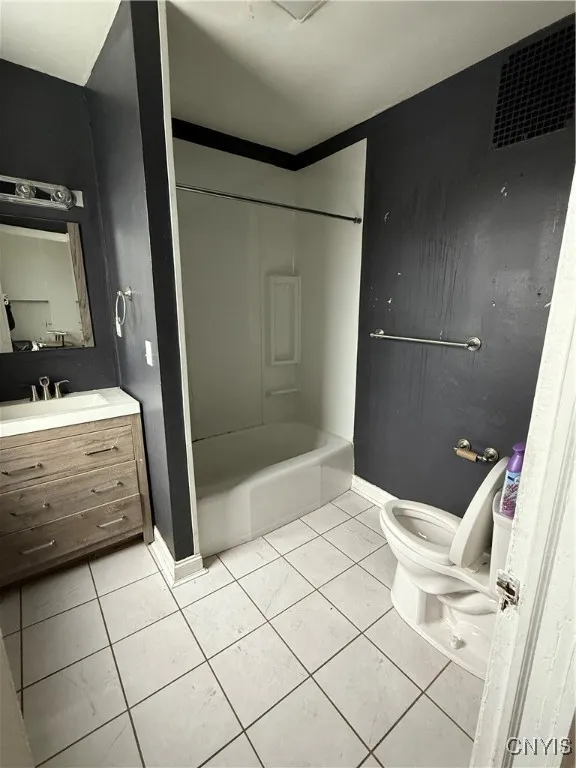 319 West Manlius Street 2, Dewitt, New York 13057, De Witt, New York 13057, 3 Bedrooms Bedrooms, ,2 BathroomsBathrooms,Residential,For Sale,319 West Manlius Street 2, Dewitt, New York 13057,0,S1581974