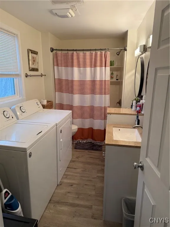 downstairs bathroom w/laundry