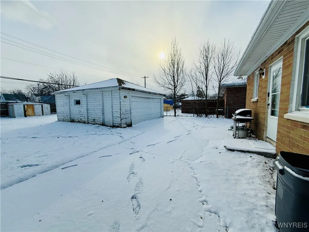 39 Emerson Drive, Amherst, New York 14226, Amherst, New York 14226, 3 Bedrooms Bedrooms, 6 Rooms Rooms,1 BathroomBathrooms,Residential,Closed,39 Emerson Drive, Amherst, New York 14226,0,B1580702