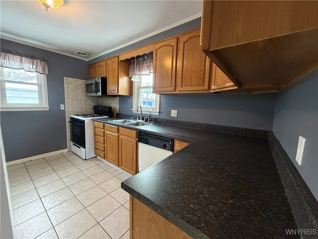 39 Emerson Drive, Amherst, New York 14226, Amherst, New York 14226, 3 Bedrooms Bedrooms, 6 Rooms Rooms,1 BathroomBathrooms,Residential,Closed,39 Emerson Drive, Amherst, New York 14226,0,B1580702