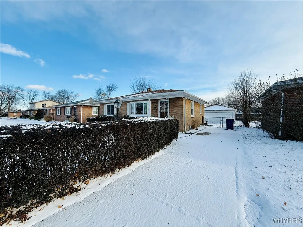 39 Emerson Drive, Amherst, New York 14226, Amherst, New York 14226, 3 Bedrooms Bedrooms, 6 Rooms Rooms,1 BathroomBathrooms,Residential,Closed,39 Emerson Drive, Amherst, New York 14226,0,B1580702