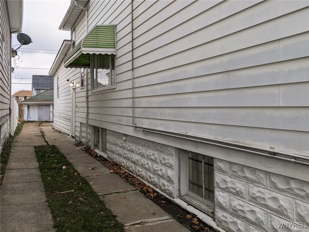 947 Walden Avenue, Buffalo, New York 14211, Buffalo, New York 14211, 5 Bedrooms Bedrooms, 10 Rooms Rooms,2 BathroomsBathrooms,Residential,Closed,947 Walden Avenue, Buffalo, New York 14211,0,B1582360