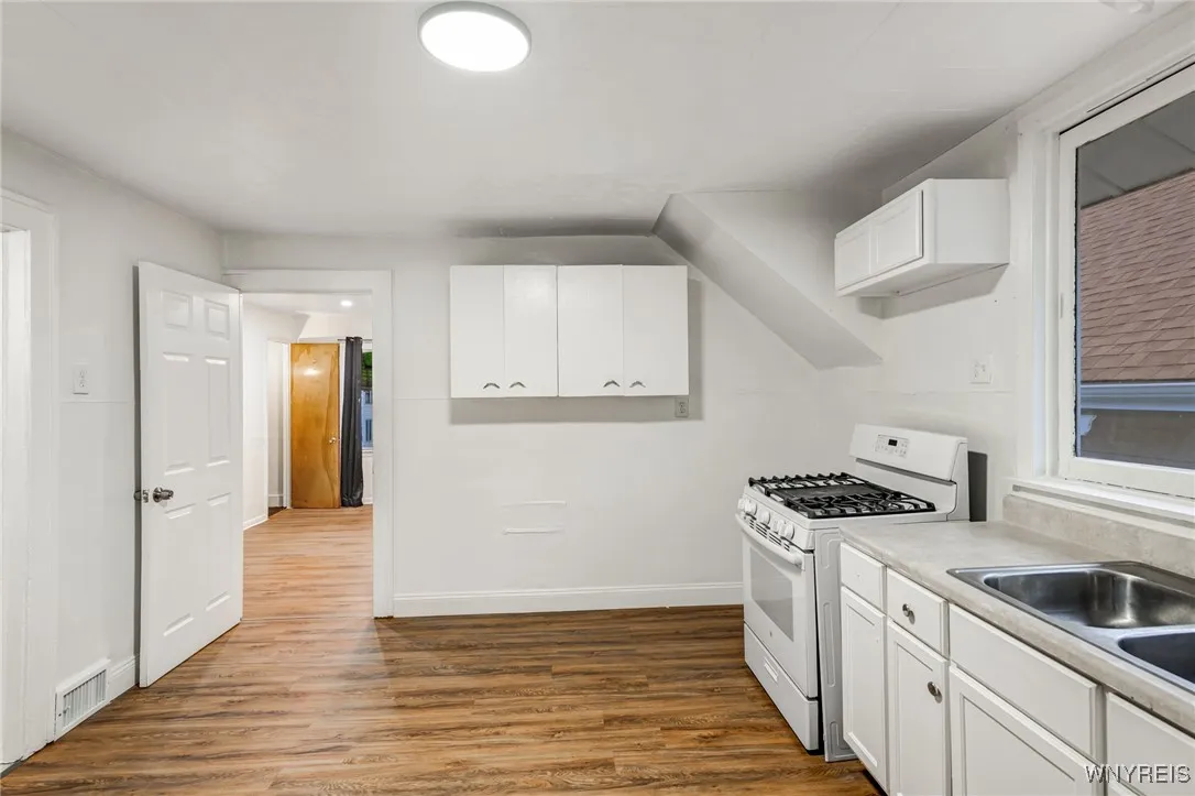 947 Walden Avenue, Buffalo, New York 14211, Buffalo, New York 14211, 5 Bedrooms Bedrooms, 10 Rooms Rooms,2 BathroomsBathrooms,Residential,Closed,947 Walden Avenue, Buffalo, New York 14211,0,B1582360