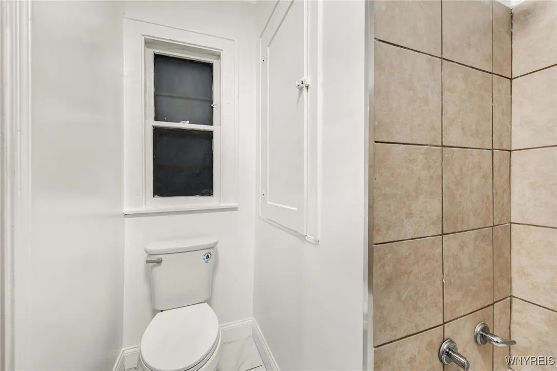 947 Walden Avenue, Buffalo, New York 14211, Buffalo, New York 14211, 5 Bedrooms Bedrooms, 10 Rooms Rooms,2 BathroomsBathrooms,Residential,Closed,947 Walden Avenue, Buffalo, New York 14211,0,B1582360