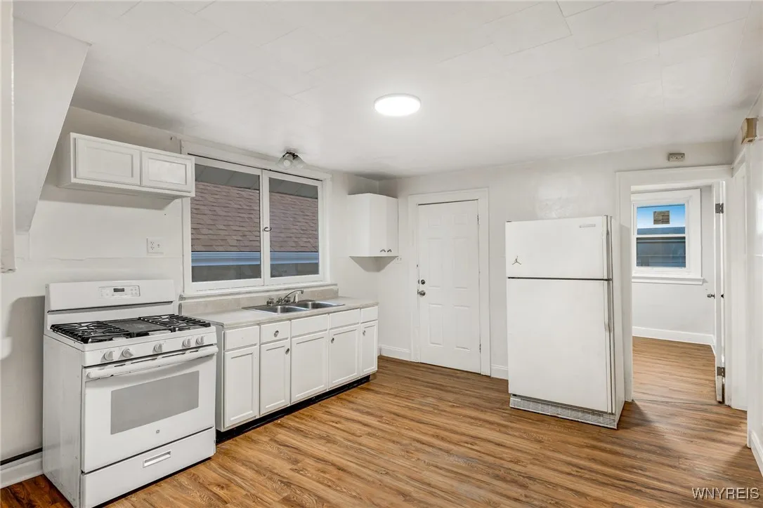 947 Walden Avenue, Buffalo, New York 14211, Buffalo, New York 14211, 5 Bedrooms Bedrooms, 10 Rooms Rooms,2 BathroomsBathrooms,Residential,Closed,947 Walden Avenue, Buffalo, New York 14211,0,B1582360