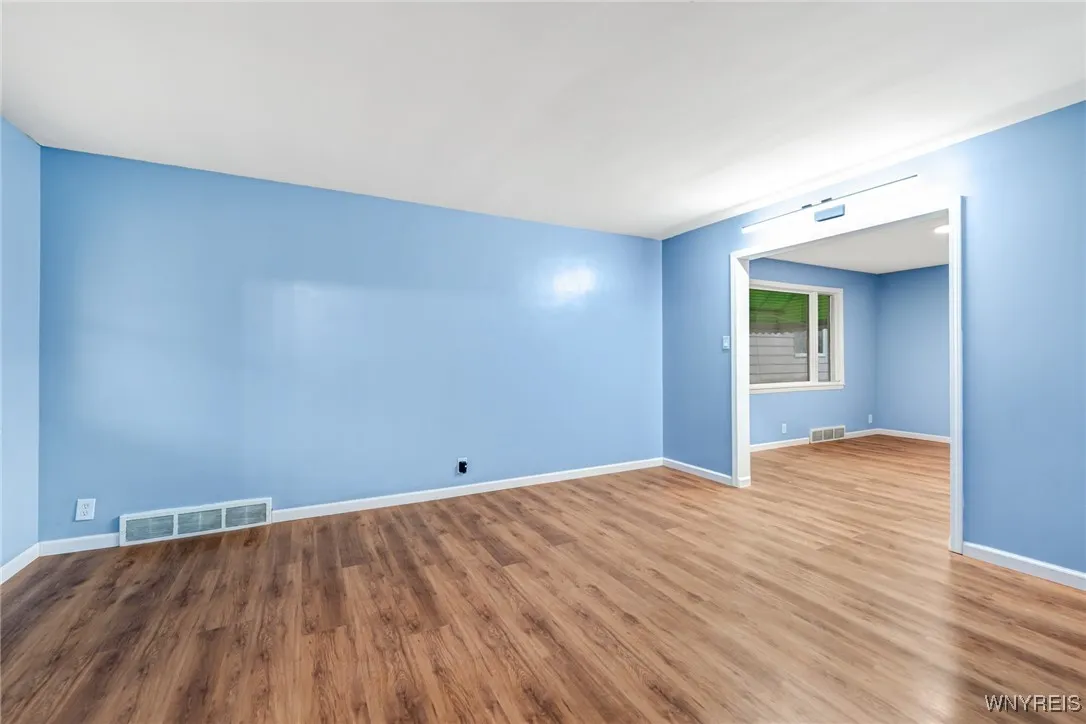 947 Walden Avenue, Buffalo, New York 14211, Buffalo, New York 14211, 5 Bedrooms Bedrooms, 10 Rooms Rooms,2 BathroomsBathrooms,Residential,Closed,947 Walden Avenue, Buffalo, New York 14211,0,B1582360