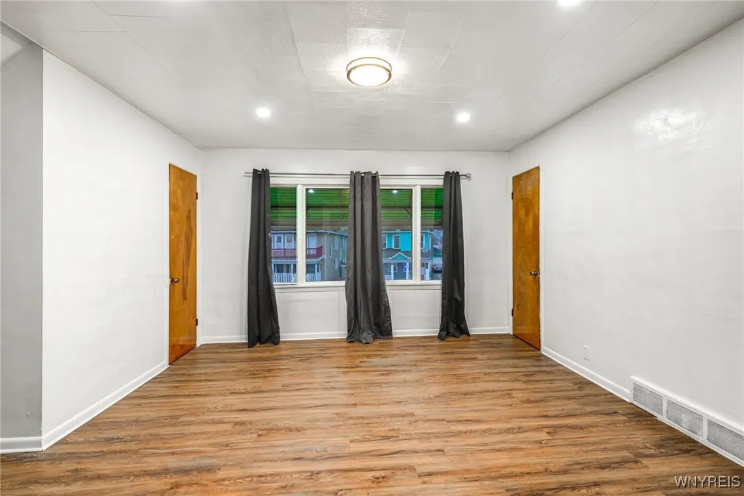 947 Walden Avenue, Buffalo, New York 14211, Buffalo, New York 14211, 5 Bedrooms Bedrooms, 10 Rooms Rooms,2 BathroomsBathrooms,Residential,Closed,947 Walden Avenue, Buffalo, New York 14211,0,B1582360