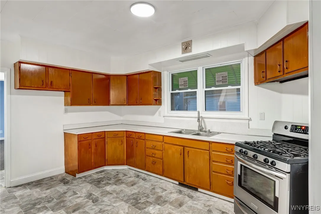 947 Walden Avenue, Buffalo, New York 14211, Buffalo, New York 14211, 5 Bedrooms Bedrooms, 10 Rooms Rooms,2 BathroomsBathrooms,Residential,Closed,947 Walden Avenue, Buffalo, New York 14211,0,B1582360