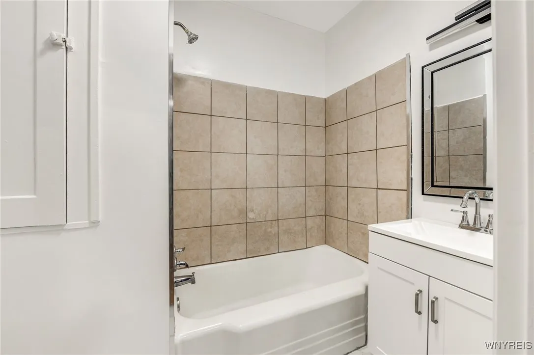 947 Walden Avenue, Buffalo, New York 14211, Buffalo, New York 14211, 5 Bedrooms Bedrooms, 10 Rooms Rooms,2 BathroomsBathrooms,Residential,Closed,947 Walden Avenue, Buffalo, New York 14211,0,B1582360