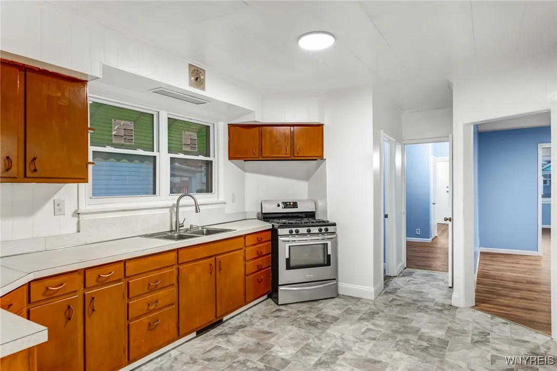 947 Walden Avenue, Buffalo, New York 14211, Buffalo, New York 14211, 5 Bedrooms Bedrooms, 10 Rooms Rooms,2 BathroomsBathrooms,Residential,Closed,947 Walden Avenue, Buffalo, New York 14211,0,B1582360