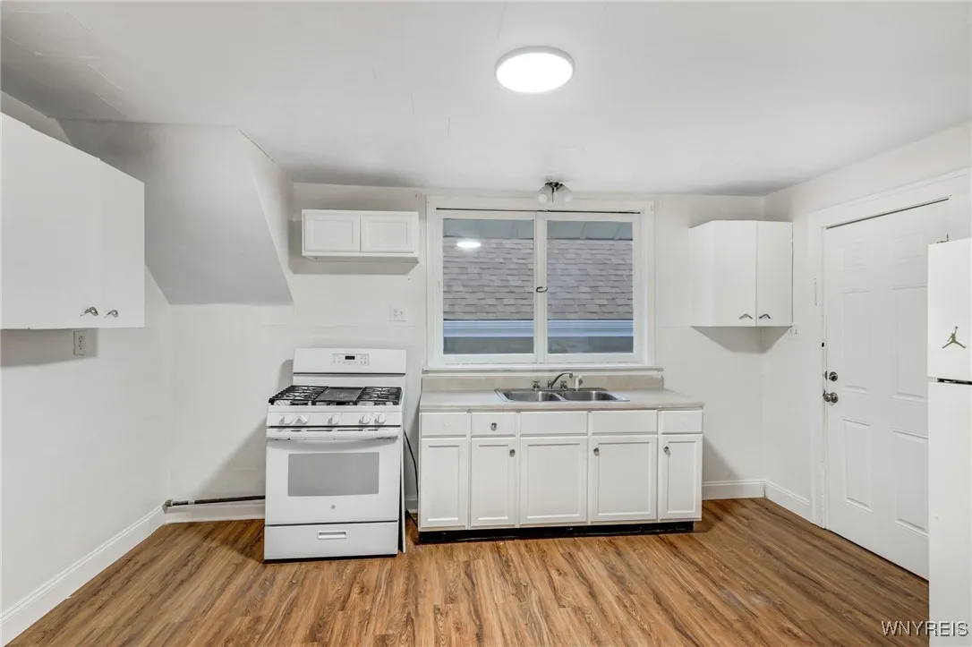 947 Walden Avenue, Buffalo, New York 14211, Buffalo, New York 14211, 5 Bedrooms Bedrooms, 10 Rooms Rooms,2 BathroomsBathrooms,Residential,Closed,947 Walden Avenue, Buffalo, New York 14211,0,B1582360