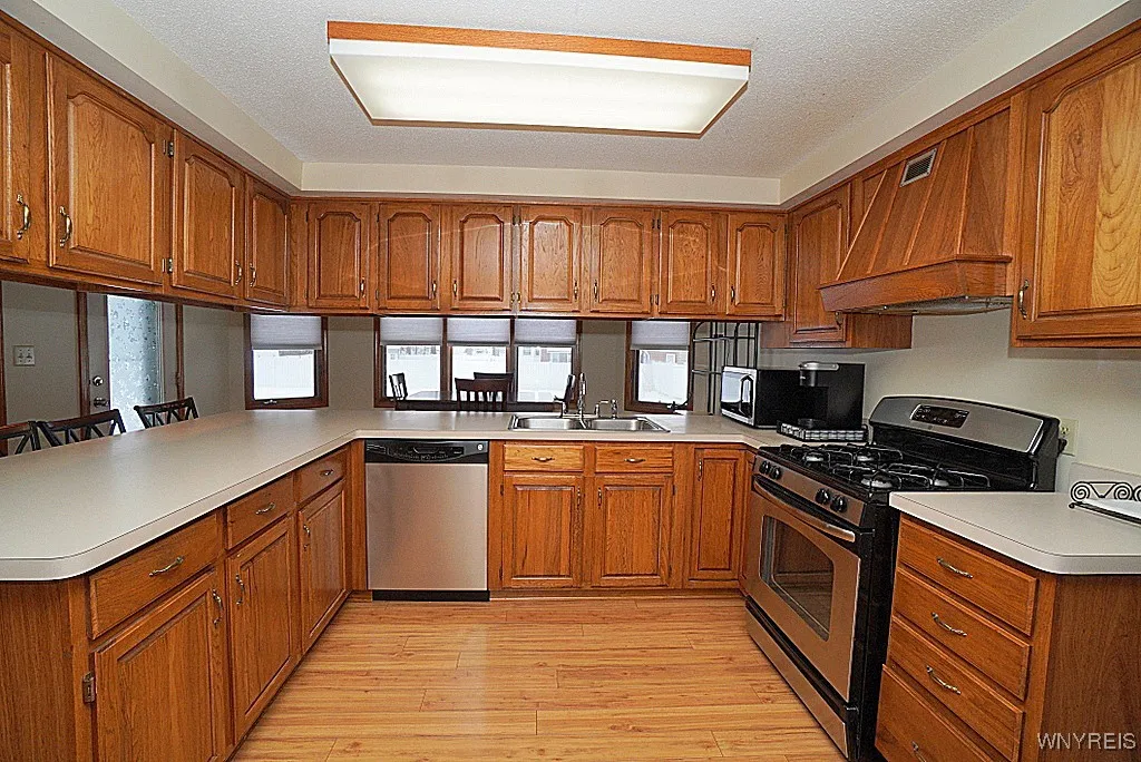 321 Daniel Drive, North Tonawanda, New York 14120, North Tonawanda, New York 14120, 4 Bedrooms Bedrooms, 8 Rooms Rooms,2 BathroomsBathrooms,Residential,Closed,321 Daniel Drive, North Tonawanda, New York 14120,0,B1582490