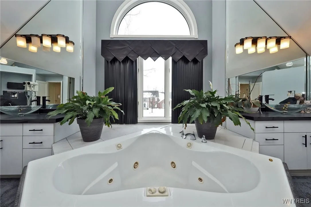 21 Lakeridge Drive, Orchard Park, New York 14127, Orchard Park, New York 14127, 3 Bedrooms Bedrooms, 12 Rooms Rooms,2 BathroomsBathrooms,Residential,Closed,21 Lakeridge Drive, Orchard Park, New York 14127,0,B1582606