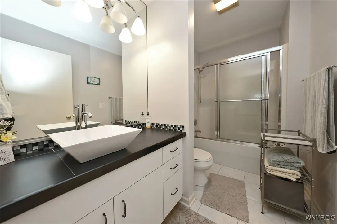 21 Lakeridge Drive, Orchard Park, New York 14127, Orchard Park, New York 14127, 3 Bedrooms Bedrooms, 12 Rooms Rooms,2 BathroomsBathrooms,Residential,Closed,21 Lakeridge Drive, Orchard Park, New York 14127,0,B1582606