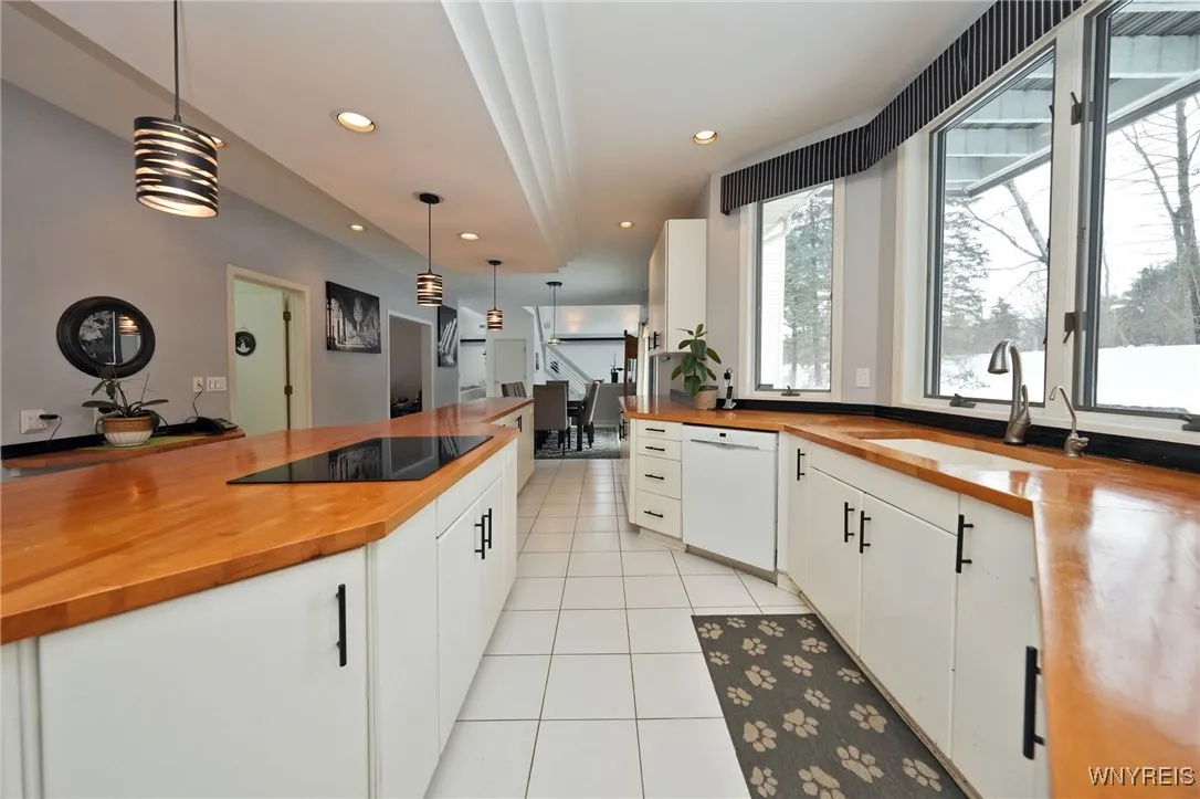 21 Lakeridge Drive, Orchard Park, New York 14127, Orchard Park, New York 14127, 3 Bedrooms Bedrooms, 12 Rooms Rooms,2 BathroomsBathrooms,Residential,Closed,21 Lakeridge Drive, Orchard Park, New York 14127,0,B1582606