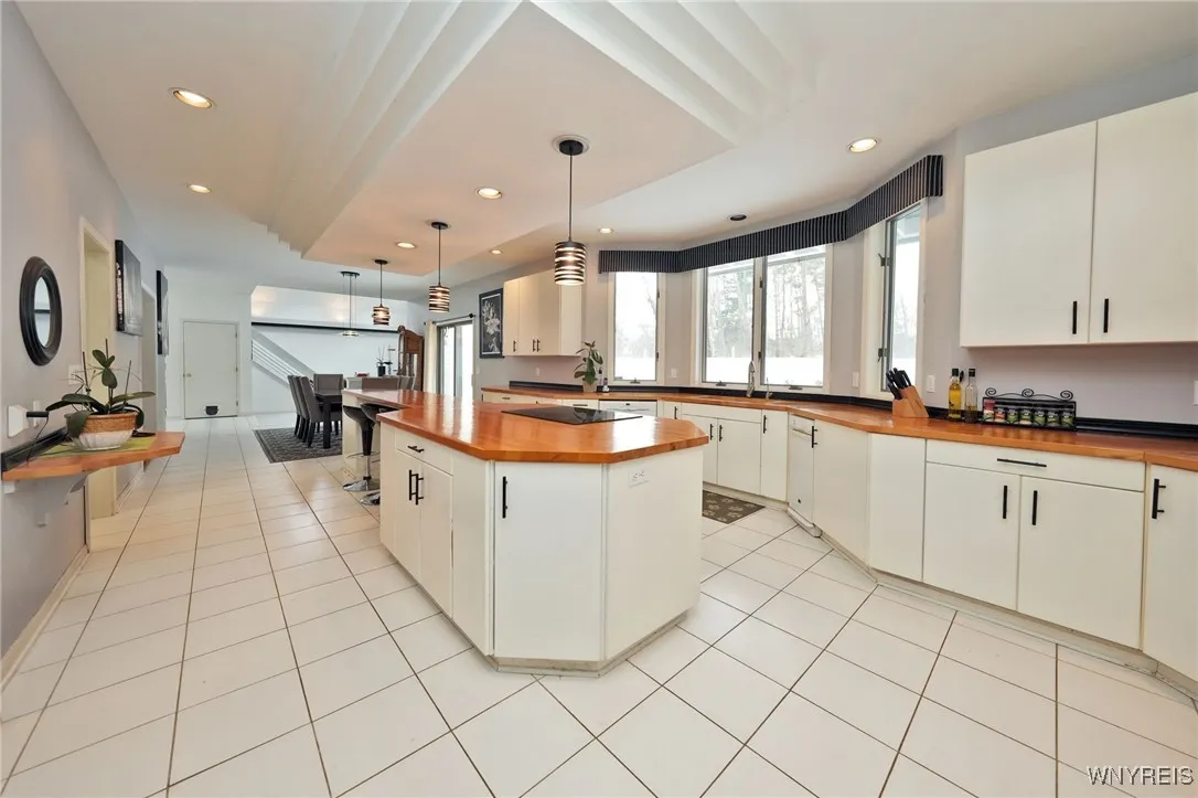 21 Lakeridge Drive, Orchard Park, New York 14127, Orchard Park, New York 14127, 3 Bedrooms Bedrooms, 12 Rooms Rooms,2 BathroomsBathrooms,Residential,Closed,21 Lakeridge Drive, Orchard Park, New York 14127,0,B1582606